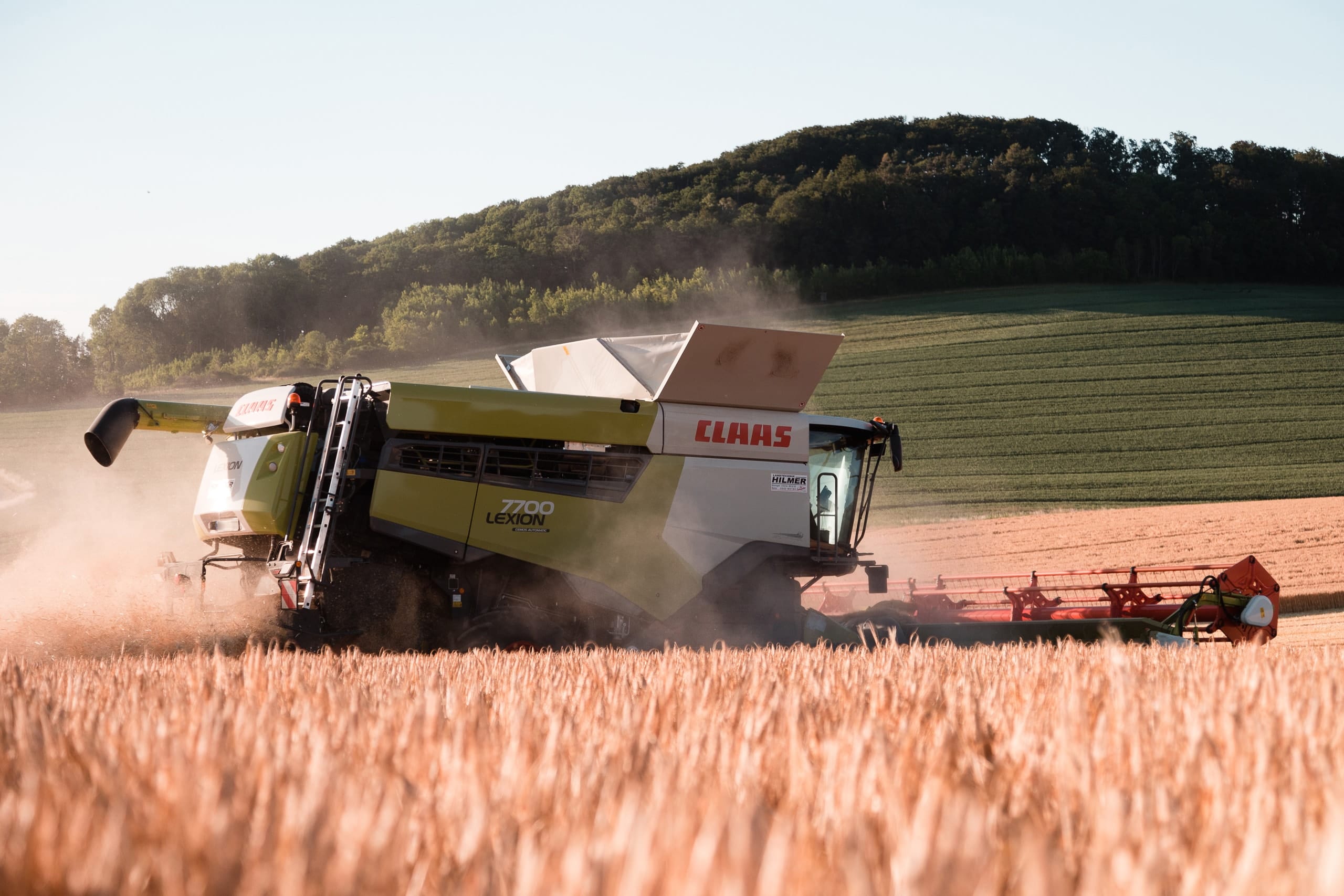 Traktor beim Dreschen