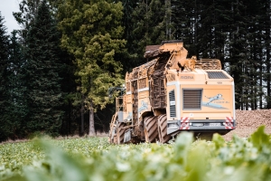 Traktor bei der Ernte
