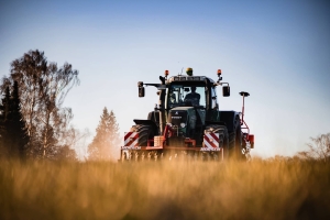 Traktor auf dem Feld