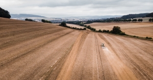 Traktor auf dem Feld